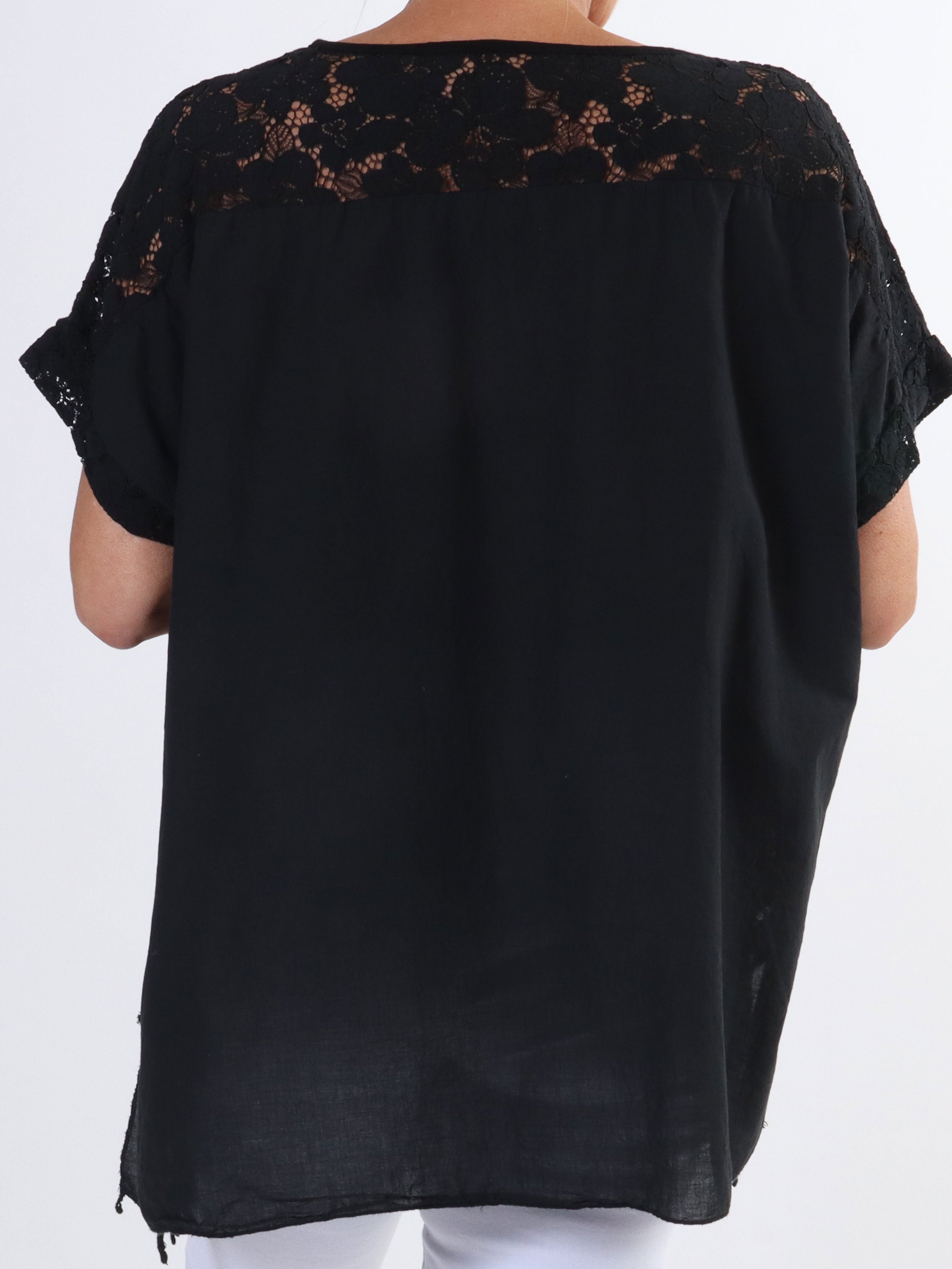 Inna - Sød plus size top med blonder og broderi anglaise